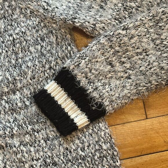 Bundle of 3 Women’s Size Medium Long Sleeve Sweaters - Picture 10 of 10